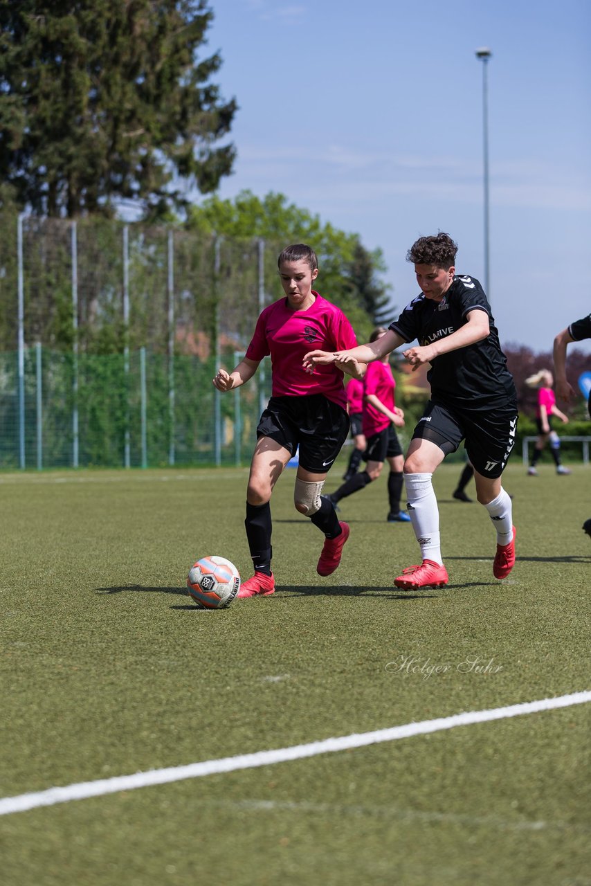 Bild 93 - B-Juniorinnen Pokalfinale SV Henstedt Ulzburg - SG Holstein Sued : 2:0